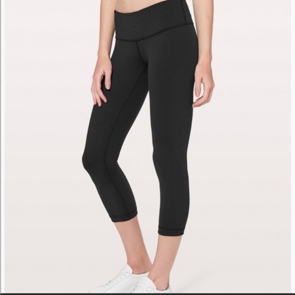 Lululemon black low rise cropped leggings wonder under